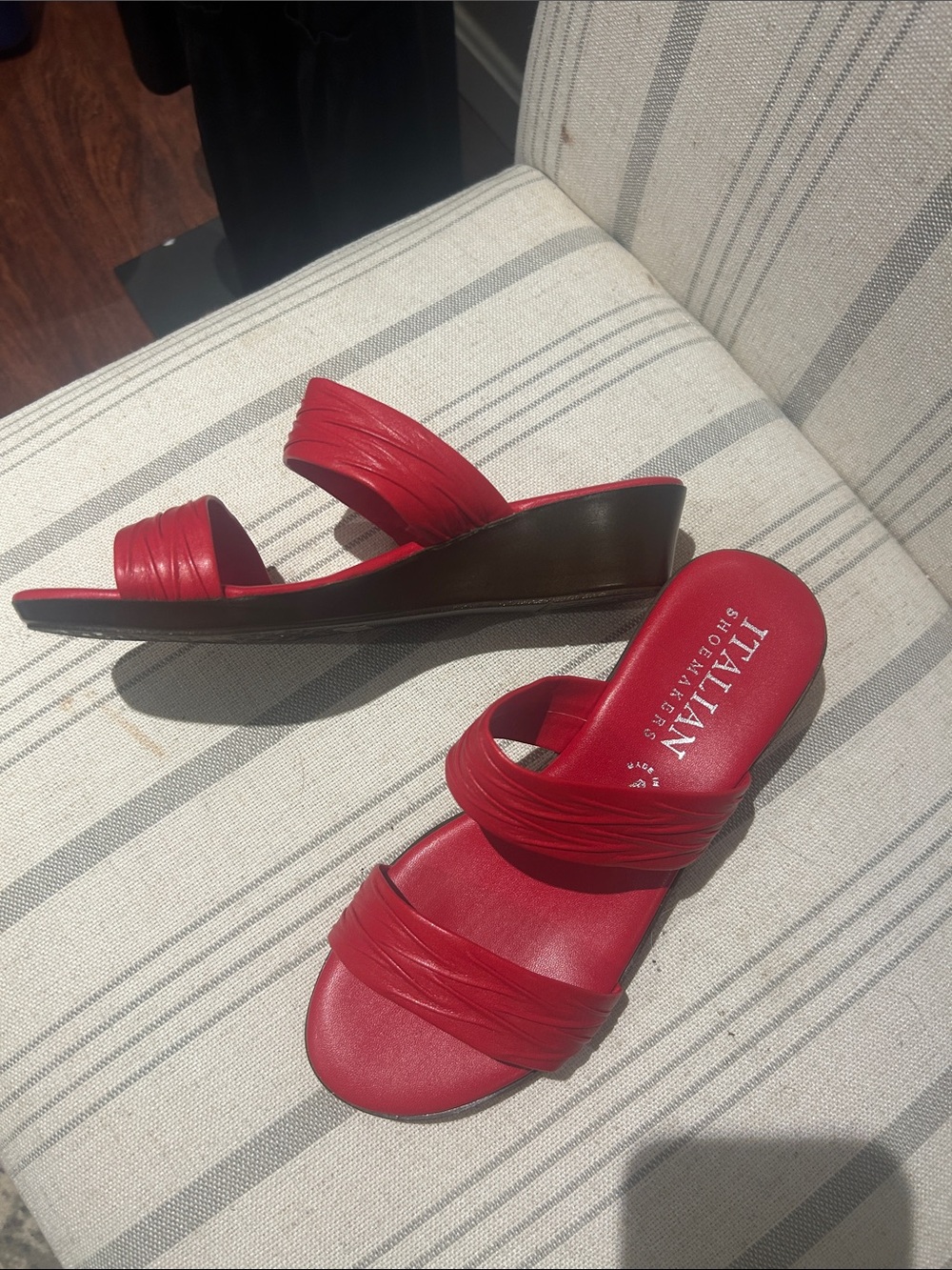 Italian Shoemakers Red Twisted-Strap Slide Sandals - Picture 2 of 3